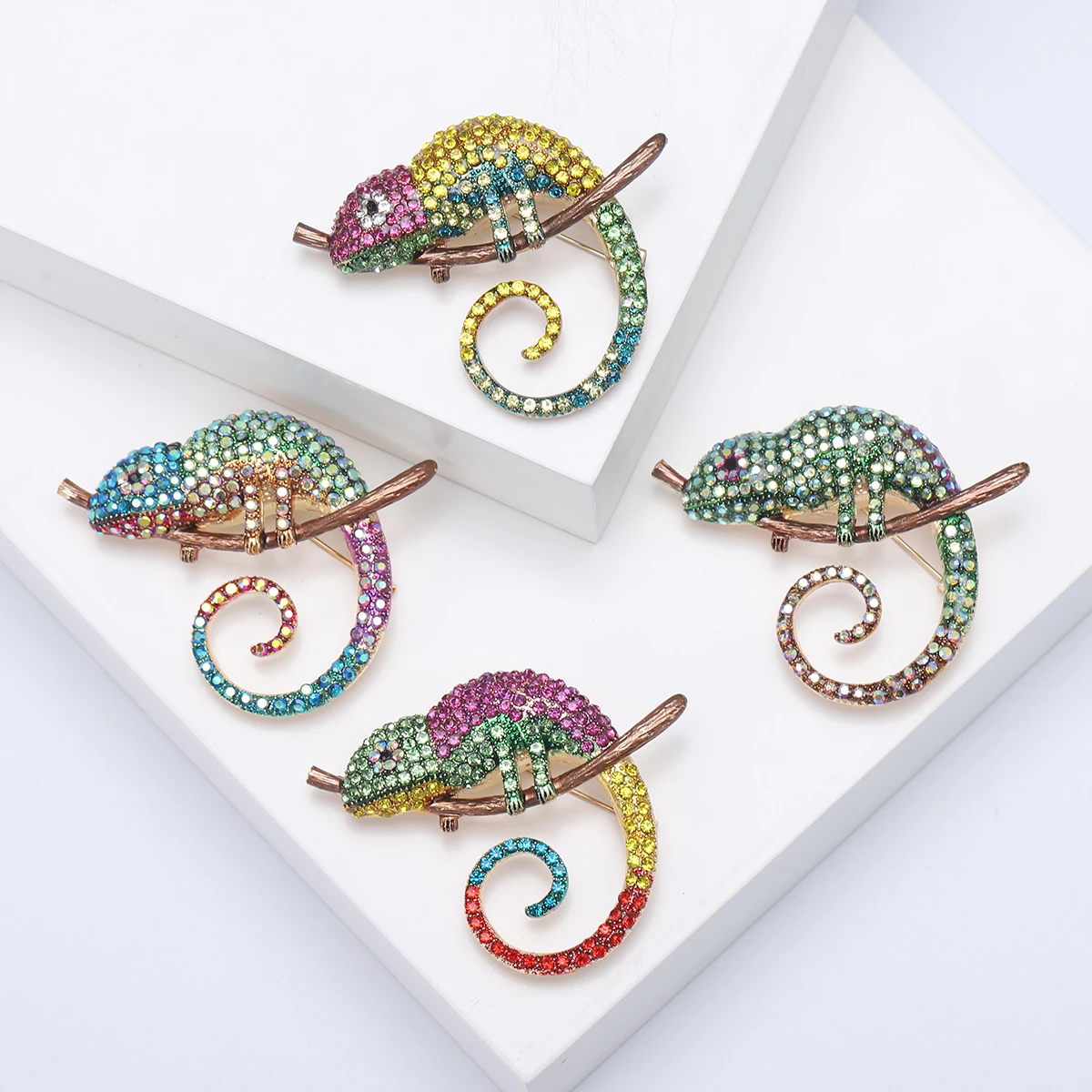 Rhinestone Chameleon Brooch for Women Unisex Enamel Lizard Pin Banquet Party Backpack Gifts Jewelry Accessories