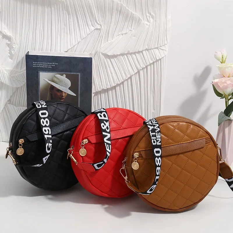 Retro small round bag 2024women fashion versatile shoulder bag niche fashion shoulder embroidered