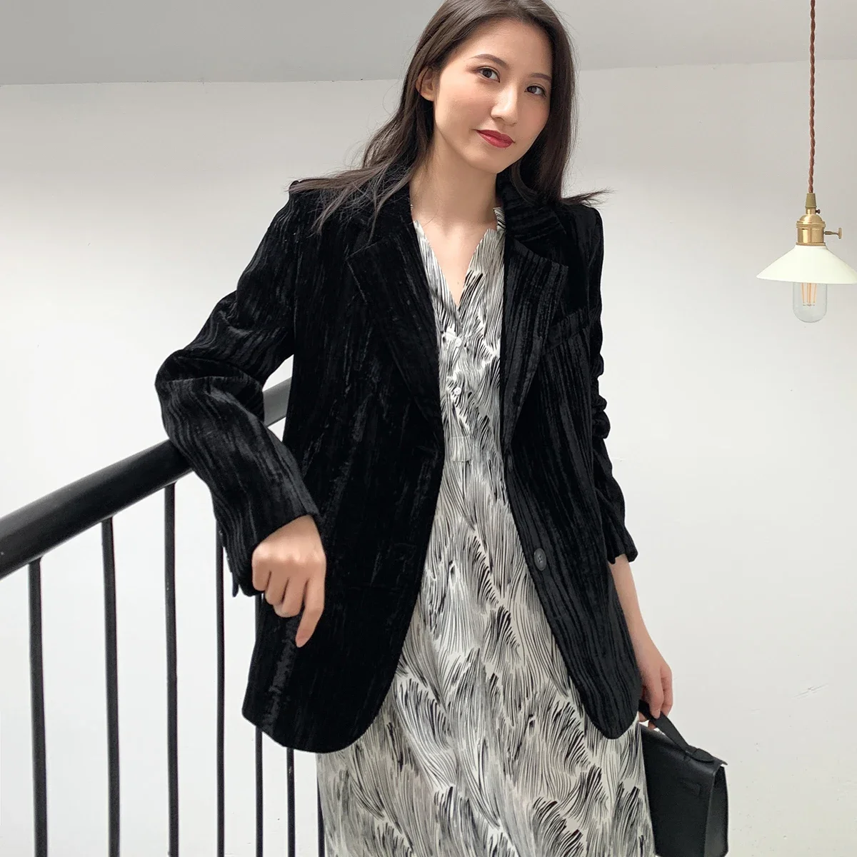 Black Velvet Suit Jacket Female Korean Celebrity Velvet Suit Jacket Spring Autumn 2024 Ladies Vintage Blazer Coat