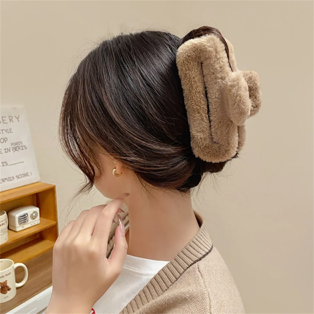 10.5cm Large Simple Atmospheric Plush Hair Clip for Women Curly Hair Head Square Grab Clip Large High-end Shark Clip Headwear