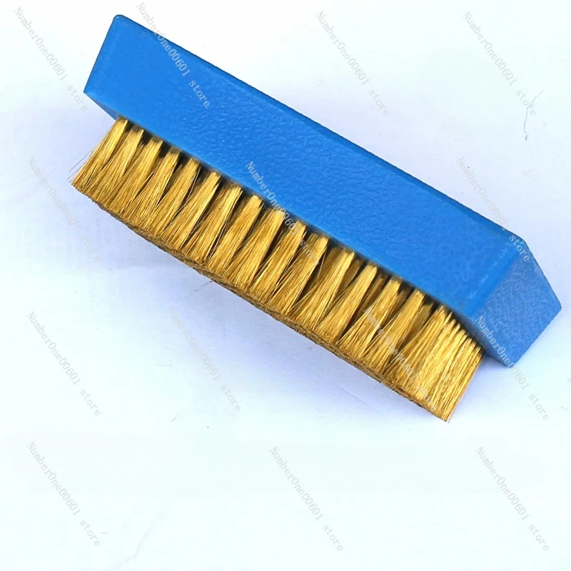 Copper wire brush with plastic handle 0.076 wire diameter