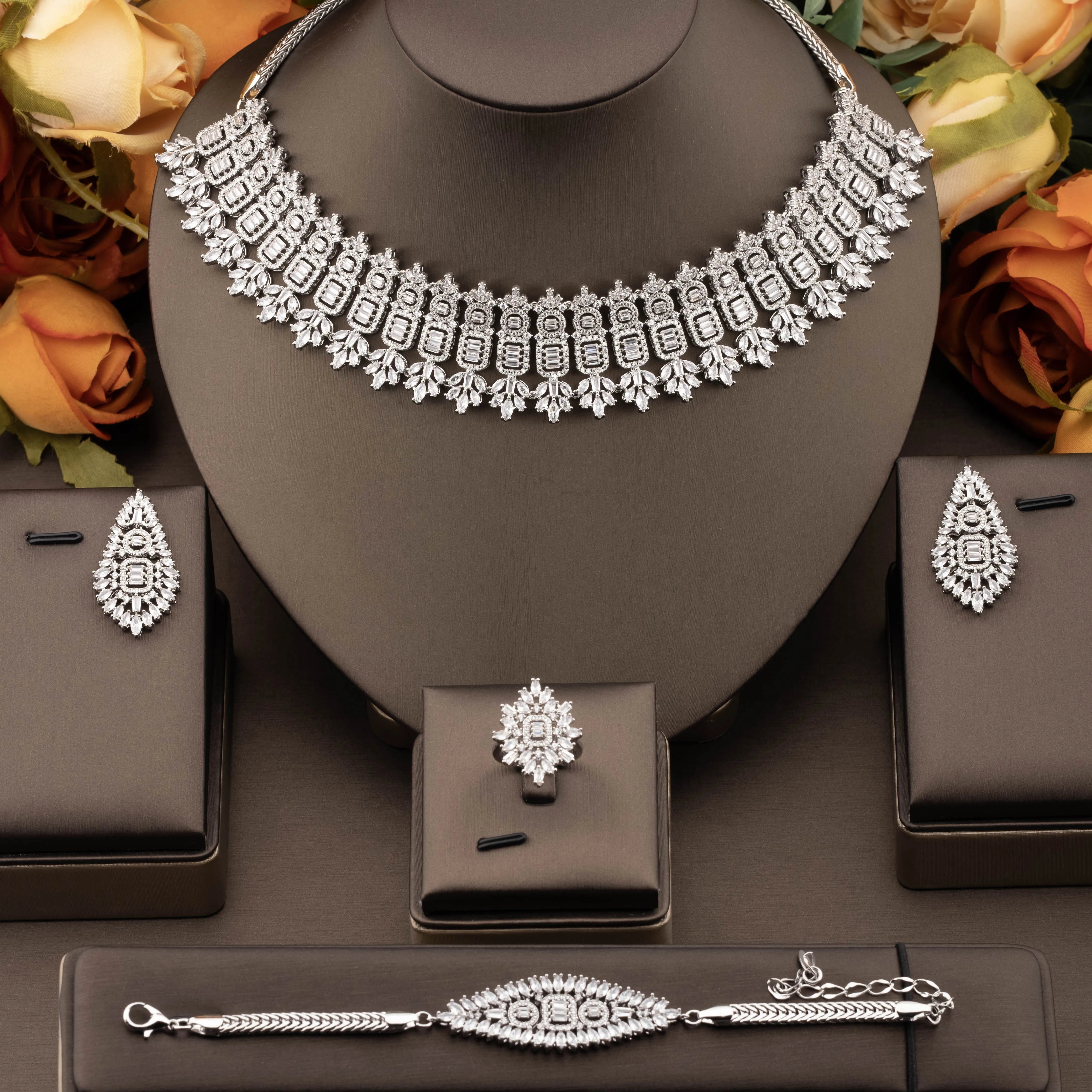 

1 Set of Classic Retro-Style Jewelry Set with Sparkling Cubic Zirconia Flower Cluster Design, Suitable for Women to Wear at Weddings and Banquets. Gift Box Not Included
