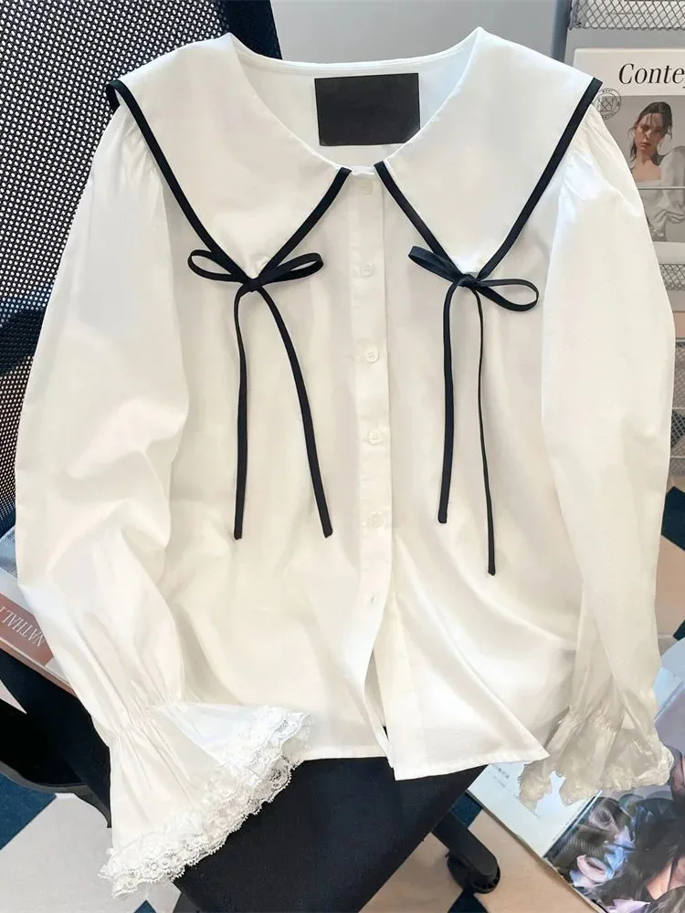 

Симпатичная белая рубашка с бантом, женская мода, с длинным рукавом, в консервативном стиле, милая блузка, кружевная лоскутная шикарная весенняя рубашка с расклешенными рукавами, свободные шикарные топы