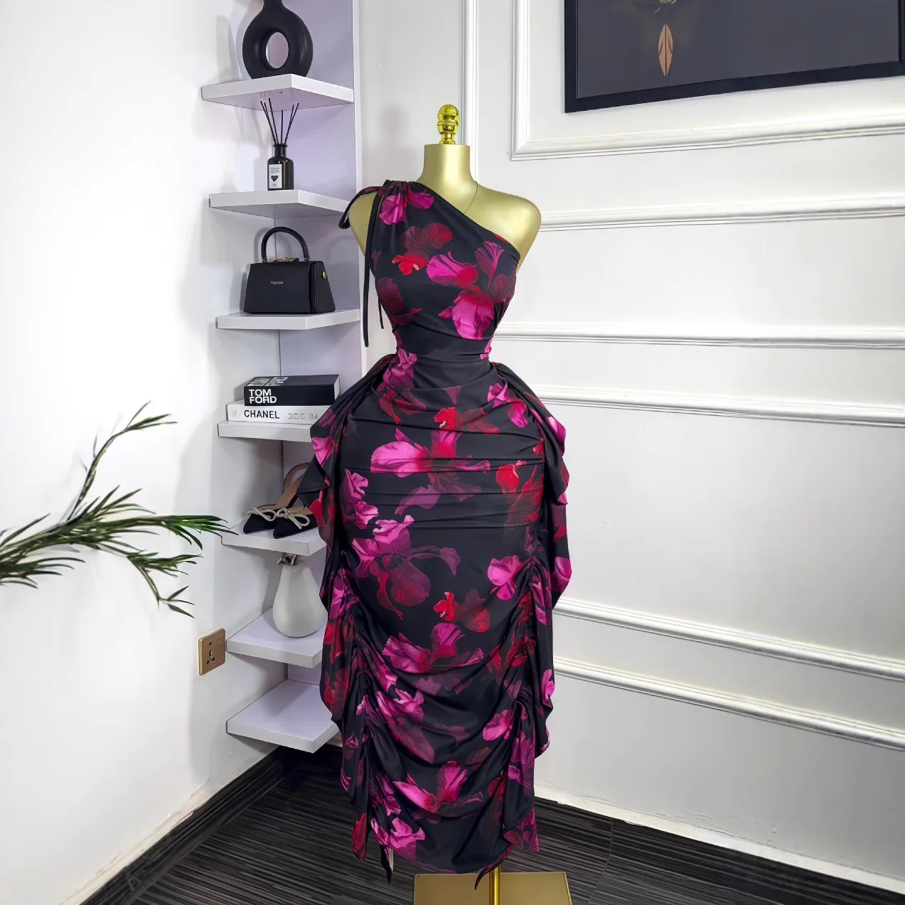 2025 novedad de verano vestido de mujer sin mangas de un solo hombro cuello inclinado estampado con cordones vestido ajustado con volantes