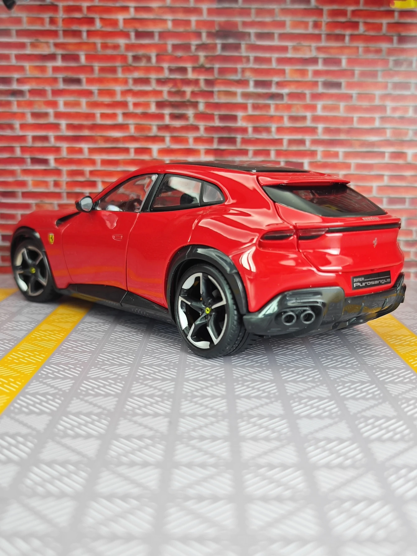 Bburago 1:25 Ferrari Purosangue alloy supercar model with doors and trunk that can be opened  rich details, fine workmanship