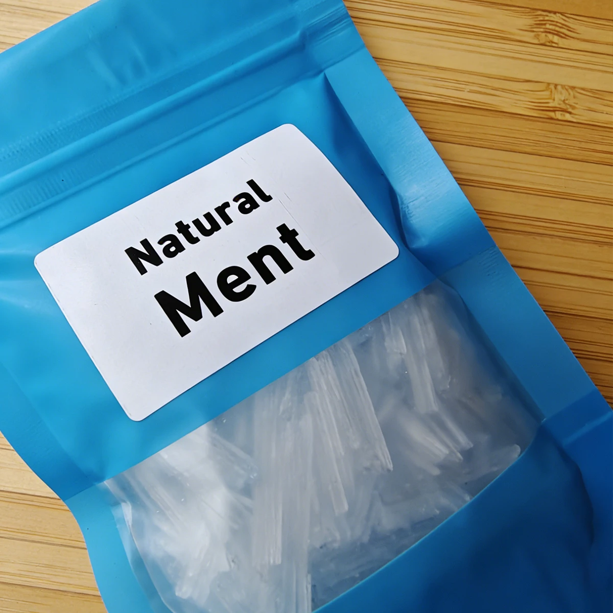 Pure peppermint fragrance, derived from pure plant extracts, imparts a refreshing