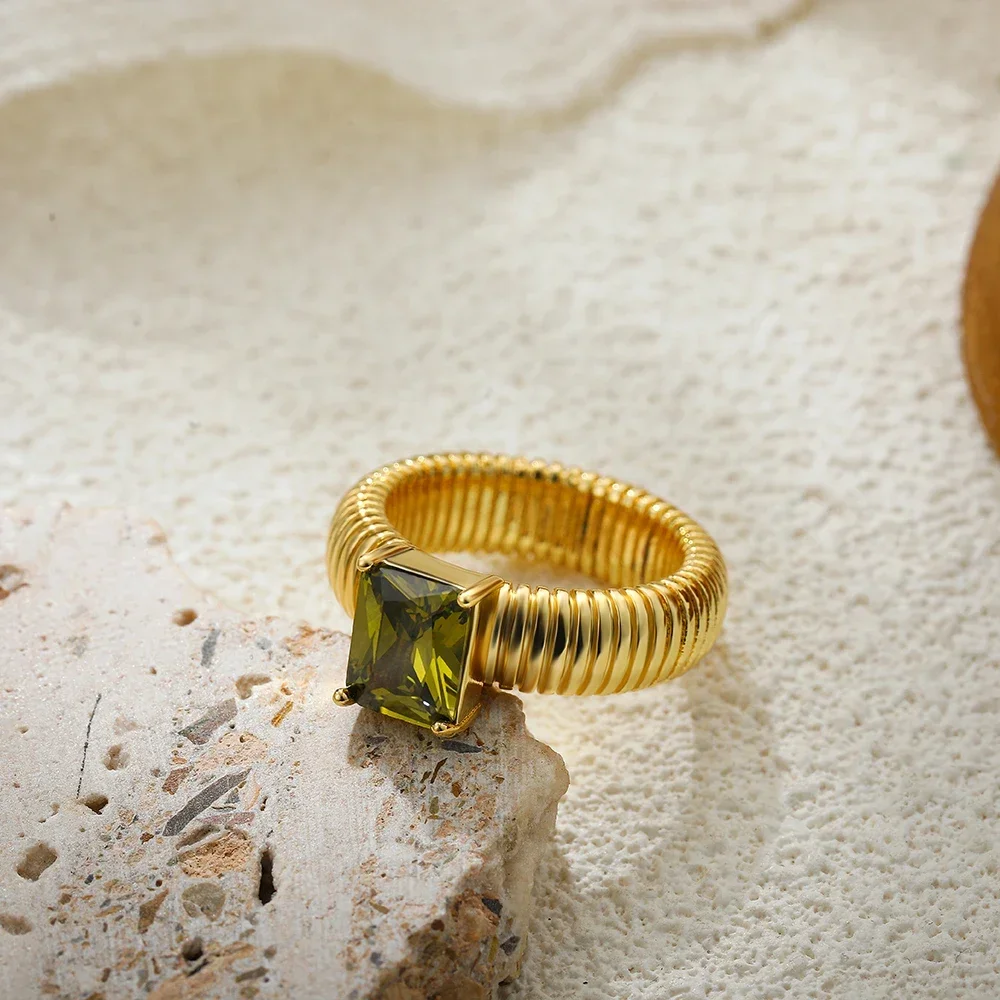 18K مطلية بالذهب مقاوم للماء متعدد الألوان كريستال مكتنزة مخطط الملمس خواتم حساسة لامعة مربع الزركون الأربعاء خاتم مجوهرات بسيطة