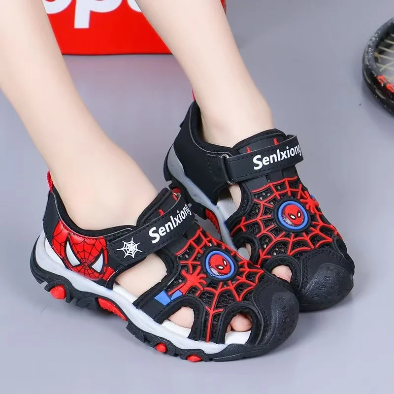 Nuove ragazze sandali estivi bambino bambini ragazzi scarpe punta chiusa Disney Cartoon Spiderman scarpe sportive da corsa morbide pantofole da