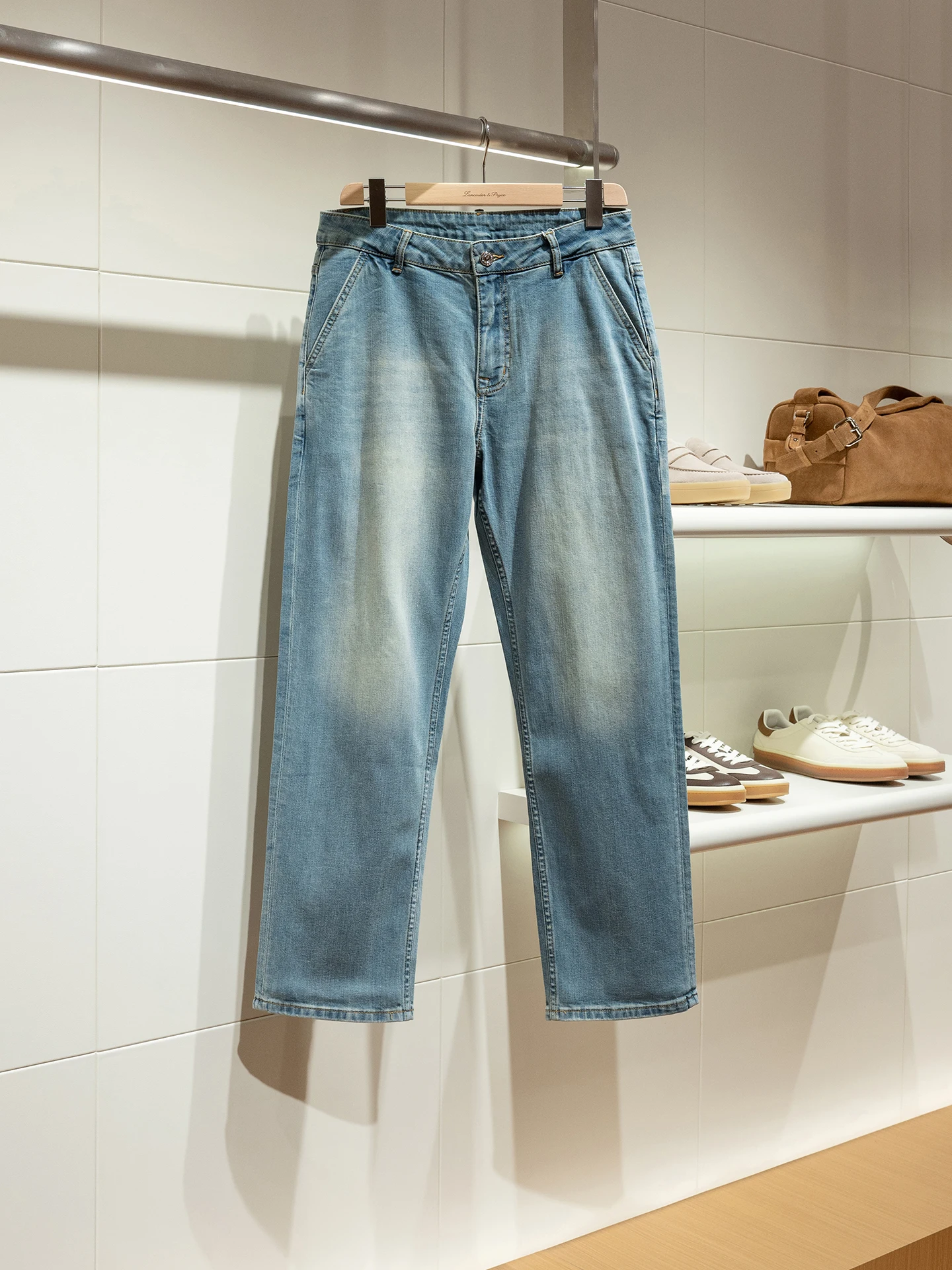 

Vintage Washed Loose Fit Straight Leg Jeans Men's Breathable Lightweight Blue Cotton Denim Spring Season Casual Trousers
