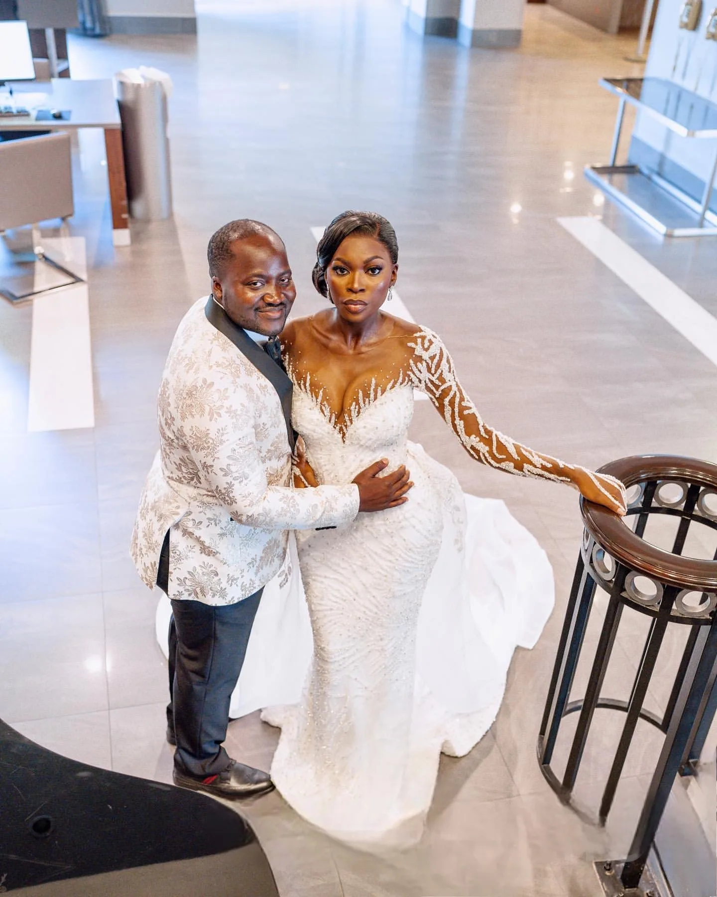 Customized Long Sleeves Wedding Dress with Removable Skirt Sheer Neck Shinny Beads Appliques Bride Gowns Vestido De Novia