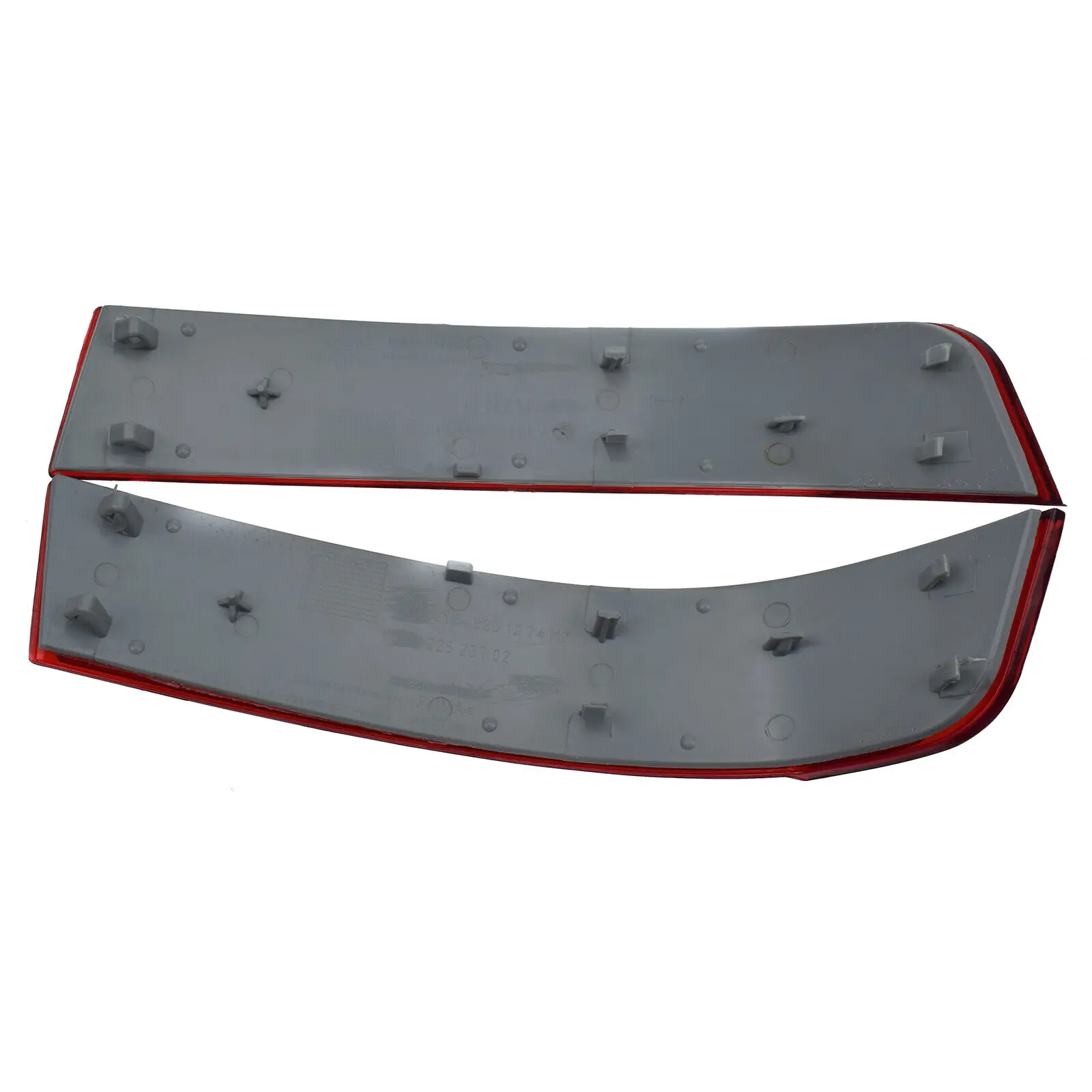 A pair of bumper reflectors on the left and right rear are suitable for Mercedes Benz GL320, GL450, and GL550-