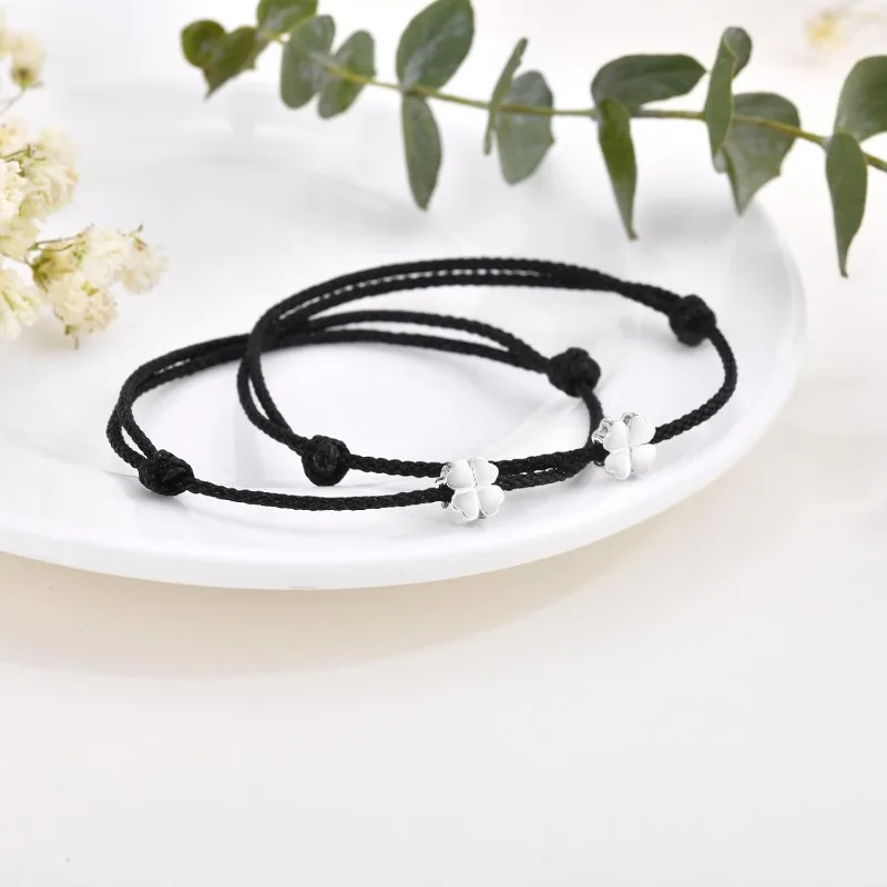 Zestaw bransoletek z srebra próby 925 z motywem szczęśliwego koniczyny, mały, elegancki i delikatny prezent na urodziny przynoszący szczęście.