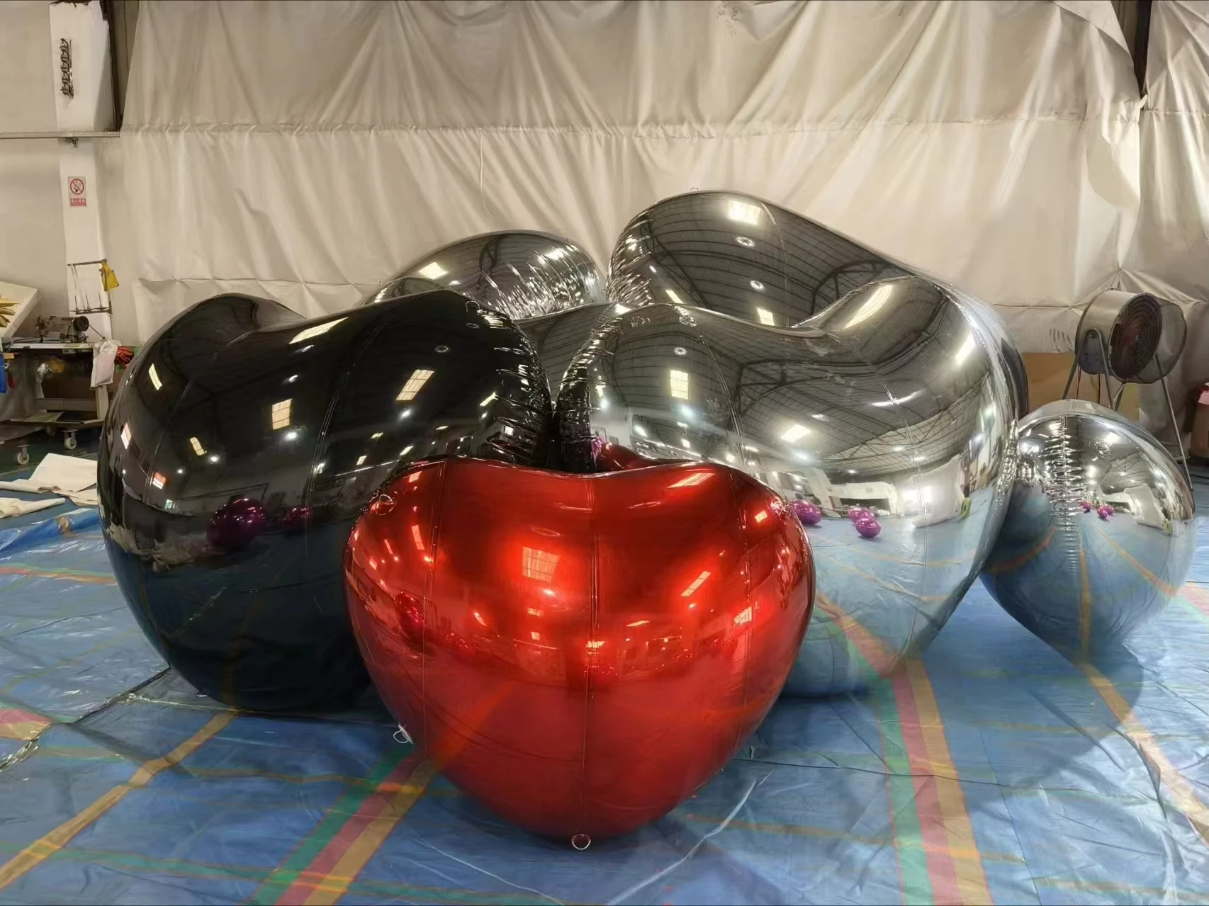Riesige aufblasbare Herz-Spiegelkugel, blendend, verchromt, PVC, herzförmiger Ballon, Foto-Requisiten für Party, Valentinstag, Dekoration