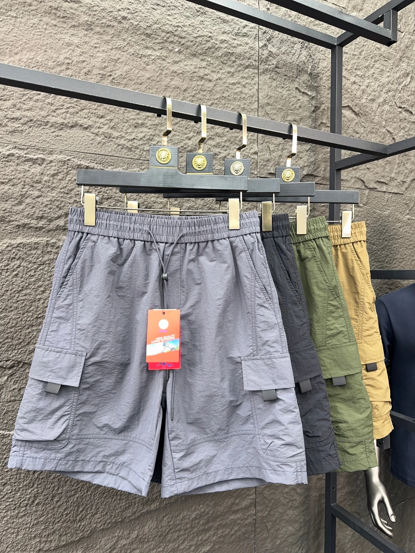 

Svip Men's Casual Loose Workwear Shorts Comfortable Outdoor Commuting Cool Feeling Water Resistant Summer Nylon Pants