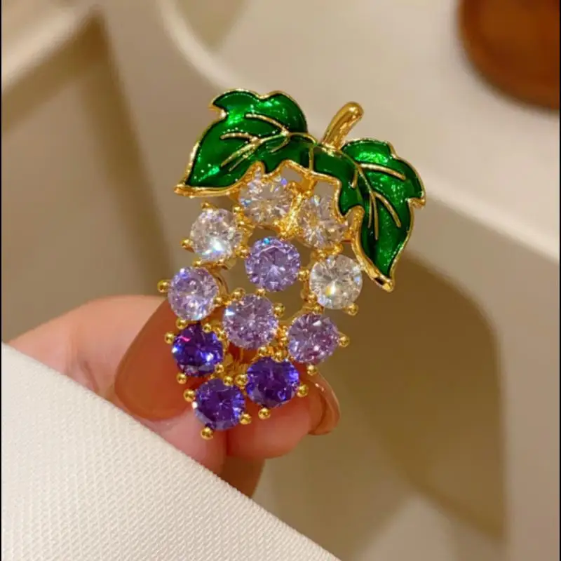 Sweet Shiny Crystal Grape Brooches For Women Unisex Elegant Clothing Corsages Accessories Versatile Party Jewelry Friend Gifts