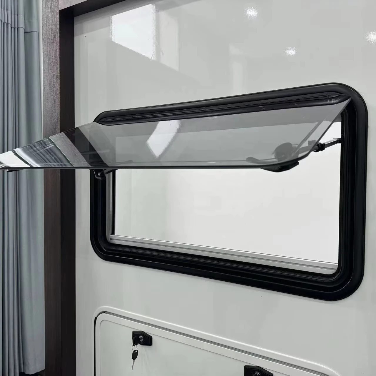 Factory Selling Hot RV Accessories Right Angle Window with Insects Screen Roller Blind RV Window  for Motorhome Trailer