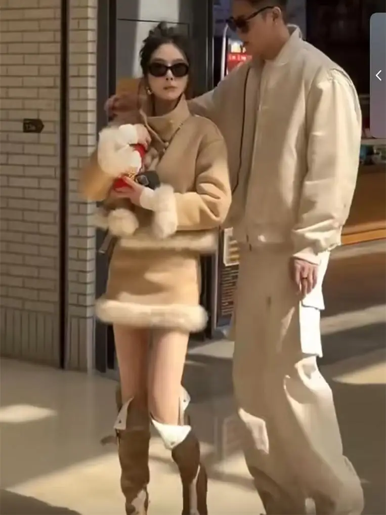 

Корейский модный меховой джерт и юбка с высокой талией, осенне-зимний комплект, женский утягивающий модный наряд 2024, новинка...