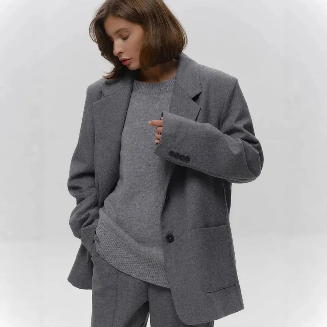 

Winter 2025 Autumn New Loose Warm Simple Round Neck Dark Sweater Solid Color Knitted Pullover