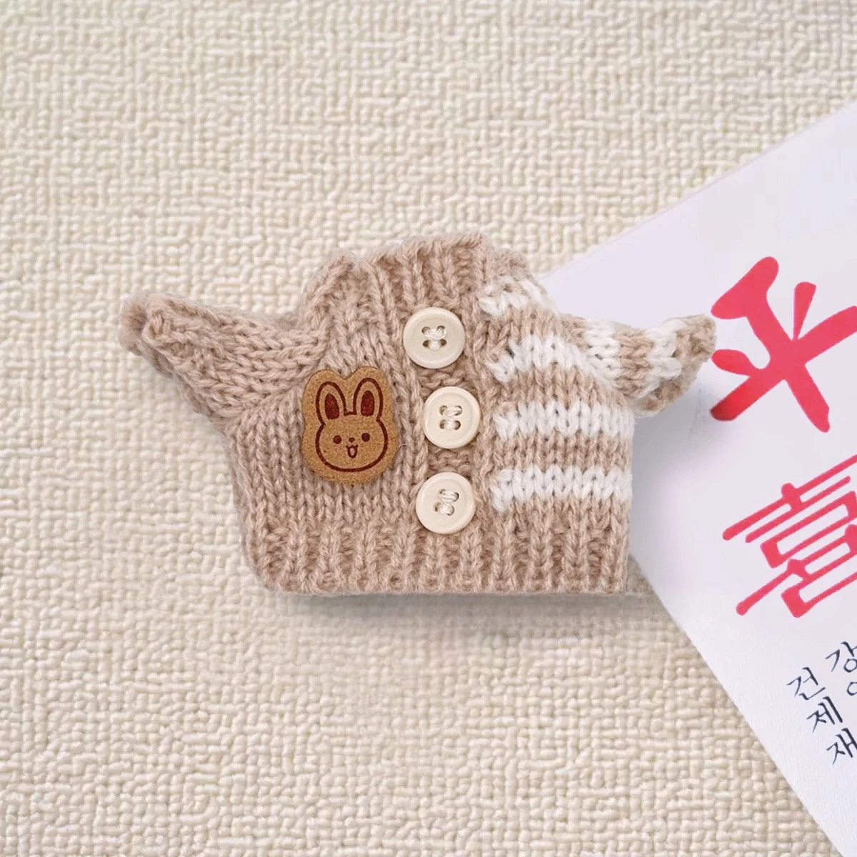 مجموعة السترة والقبعة الجديدة المكونة من قطعتين مناسبة لخلع الملابس الإبداعية وإكسسوارات الدمى التي تصنعها بنفسك على ملابس الدمى القماشية