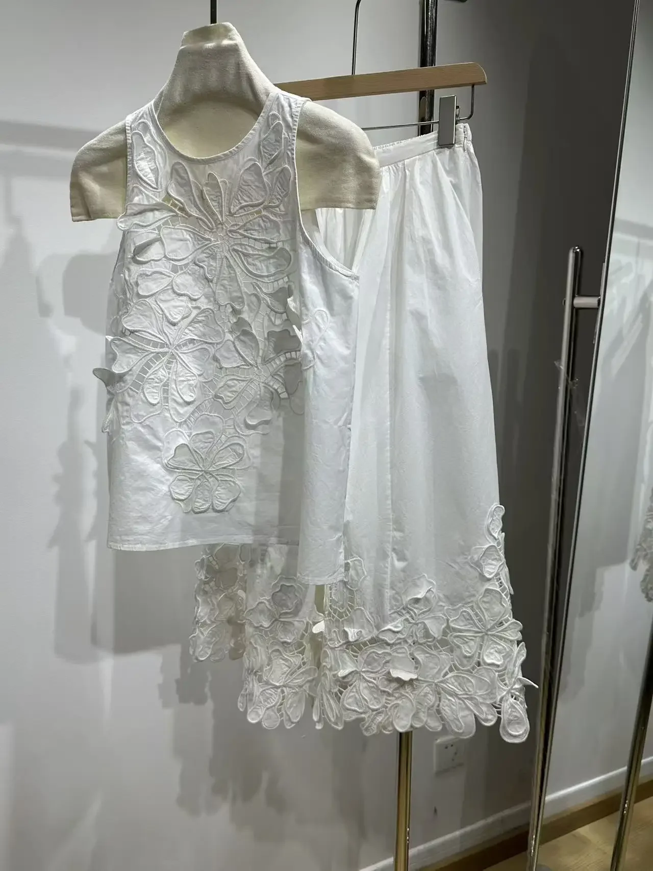 

Flower Embroidery Women White Set Hollow Out Round Neck Sleeveless Top + Elastic Waist A-Line Long Skirt Holiday Suits