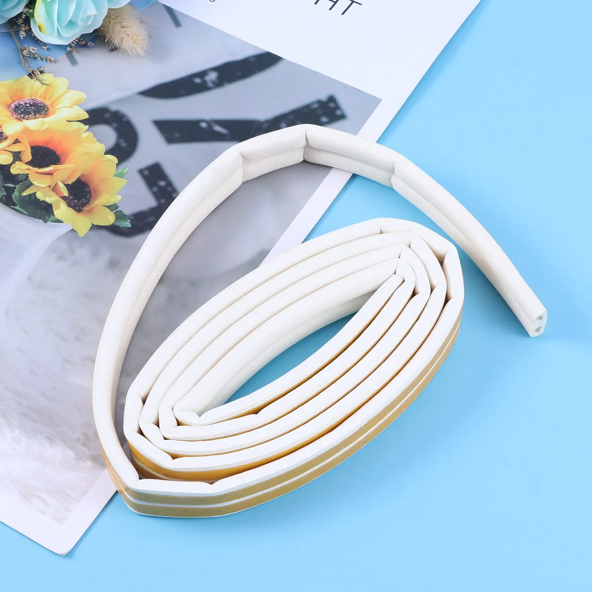 

2 рулона уплотнительной ленты для дверей и окон длиной 1,5 м, для раздвижных дверей и окон, водонепроницаемая, ветрозащитная, устойчивая к старению, пылеотталкивающая