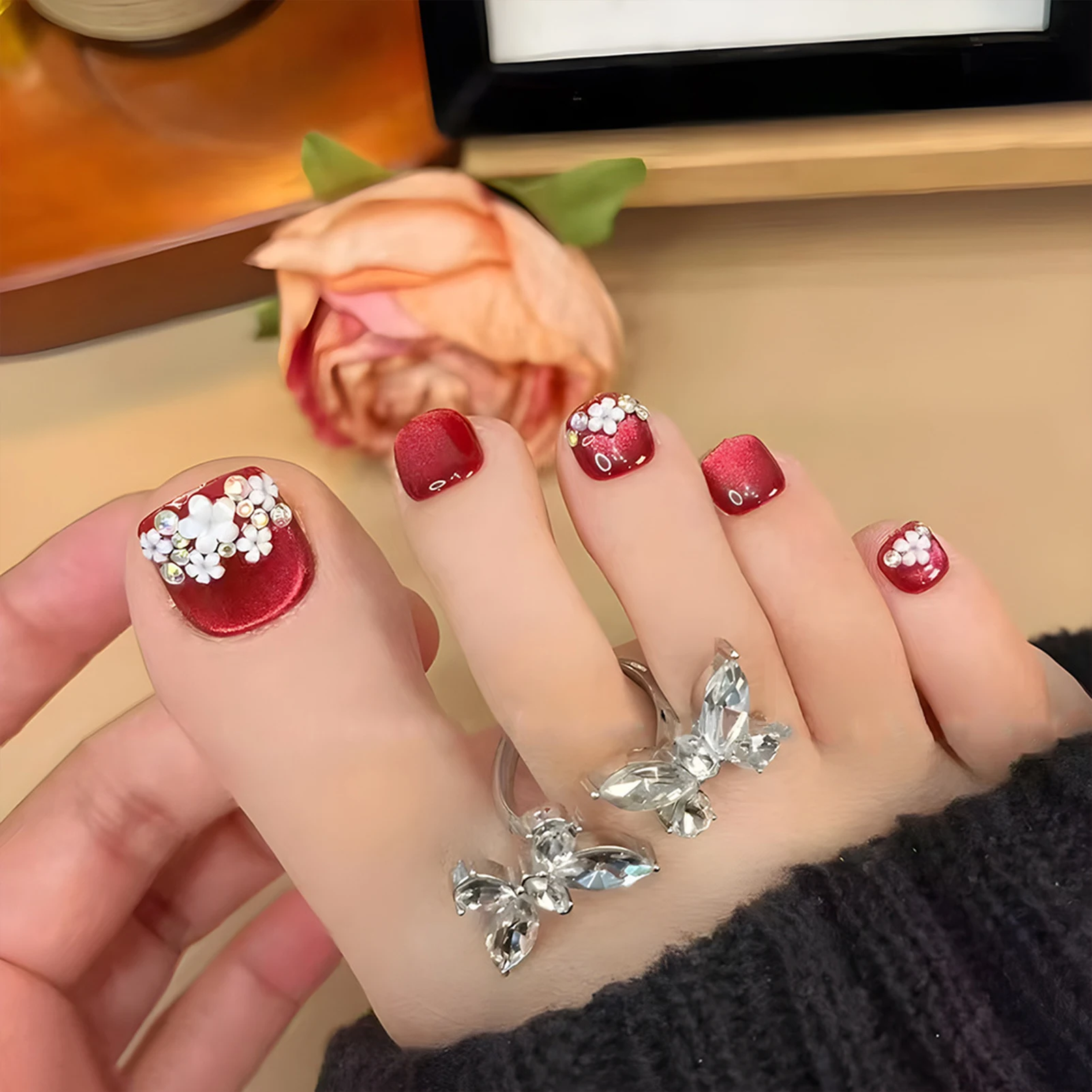 24 Stück weinrote Kristall-Katzenaugen-Falsche Fußnägel, quadratisch, zum Aufdrücken von Zehennägeln, kurz, tragbar, 3D-Blumen-Diamant-Dekor, gefälschte Fußnägel