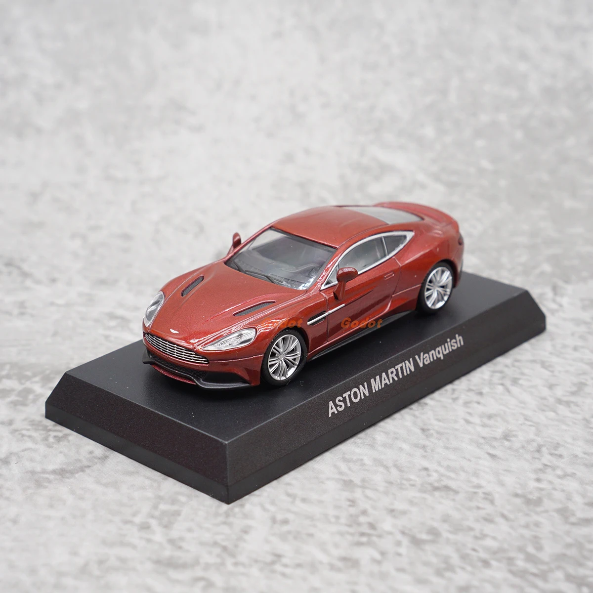 KYOSHO escala 1:64 aleación fundida Aston Martin Vanquish Coupe juguetes coches modelo clásico Nostalgia regalo para adultos recuerdo pantalla estática