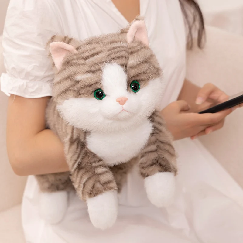 Lebensechte liegende Katze in 3 Farben, Plüschtier, weiches Stofftier, süße Plüschpuppe, liegend, lustiges Kätzchenkissen mit langen Armen, als Geschenk für Mädchen – Detail 2