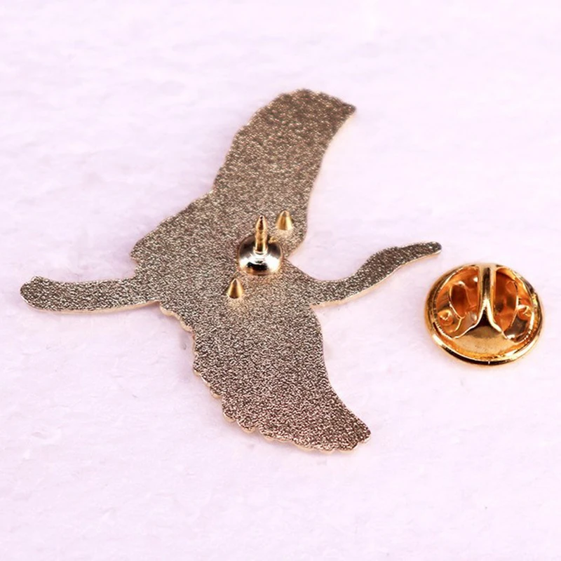Flying Red-crowned Crane Bird Hard Enamel Pin Animal Badge Brooch For Jewelry Accessory
