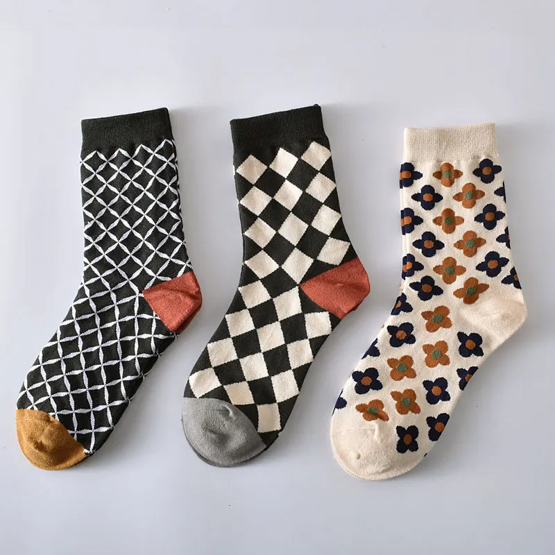 5 Pairs/ Lot Sweet Cute Women Cotton Socks Harajuku Retro Embroidery Winter Knitting Flowers Embossed Print Lolita Christmas Gift
