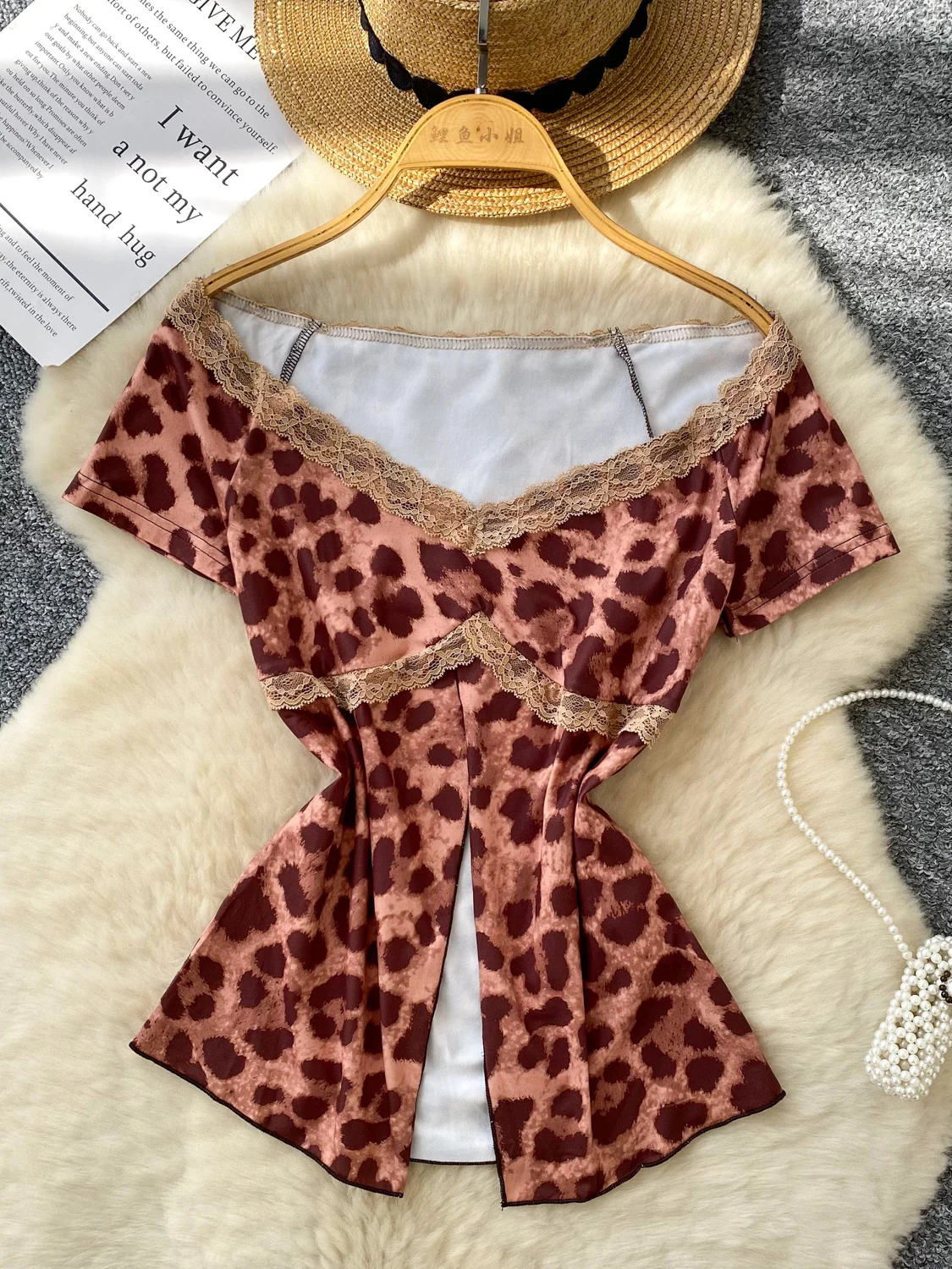 Cseta Sexy con empalme de encaje y hombros descubiertos para mujer, Top ajustado de manga corta con estampado de leopardo,...