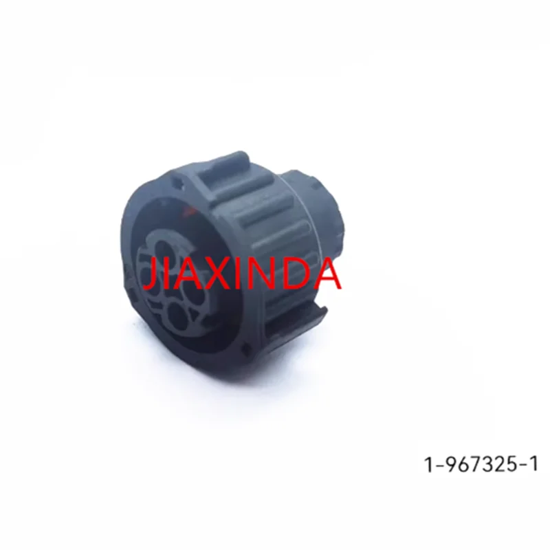 1-967325-1 Connector round plastic housing 4P 2.5 female end sheath