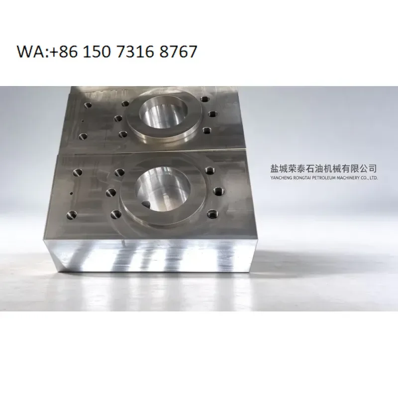 API 7K standard. F800 oil drilling mud pump. Hydraulic cylinder fluid end module. Made of forged alloy steel.