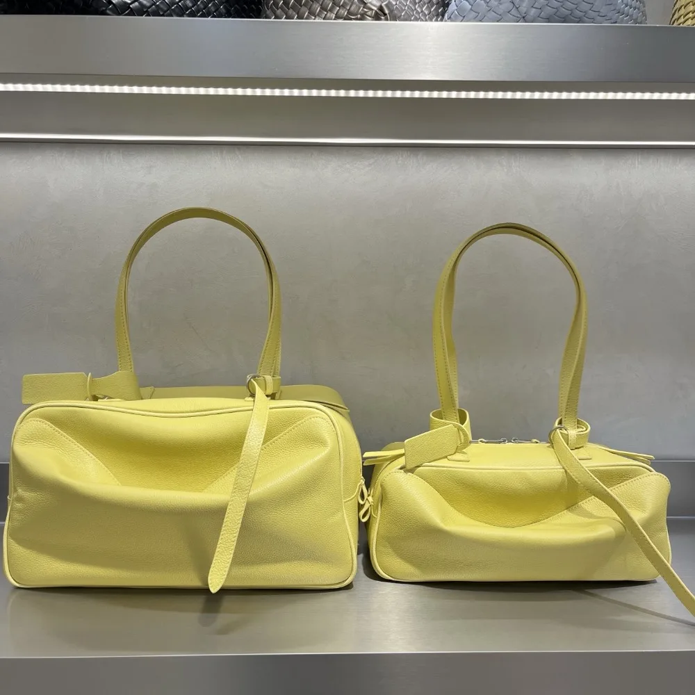 

Легкая роскошная высококачественная сумка для боулинга в стиле ретро, новинка 2025, нишевая дизайнерская сумка, пригородная сумка на плечо, подмышки, модная женская сумка