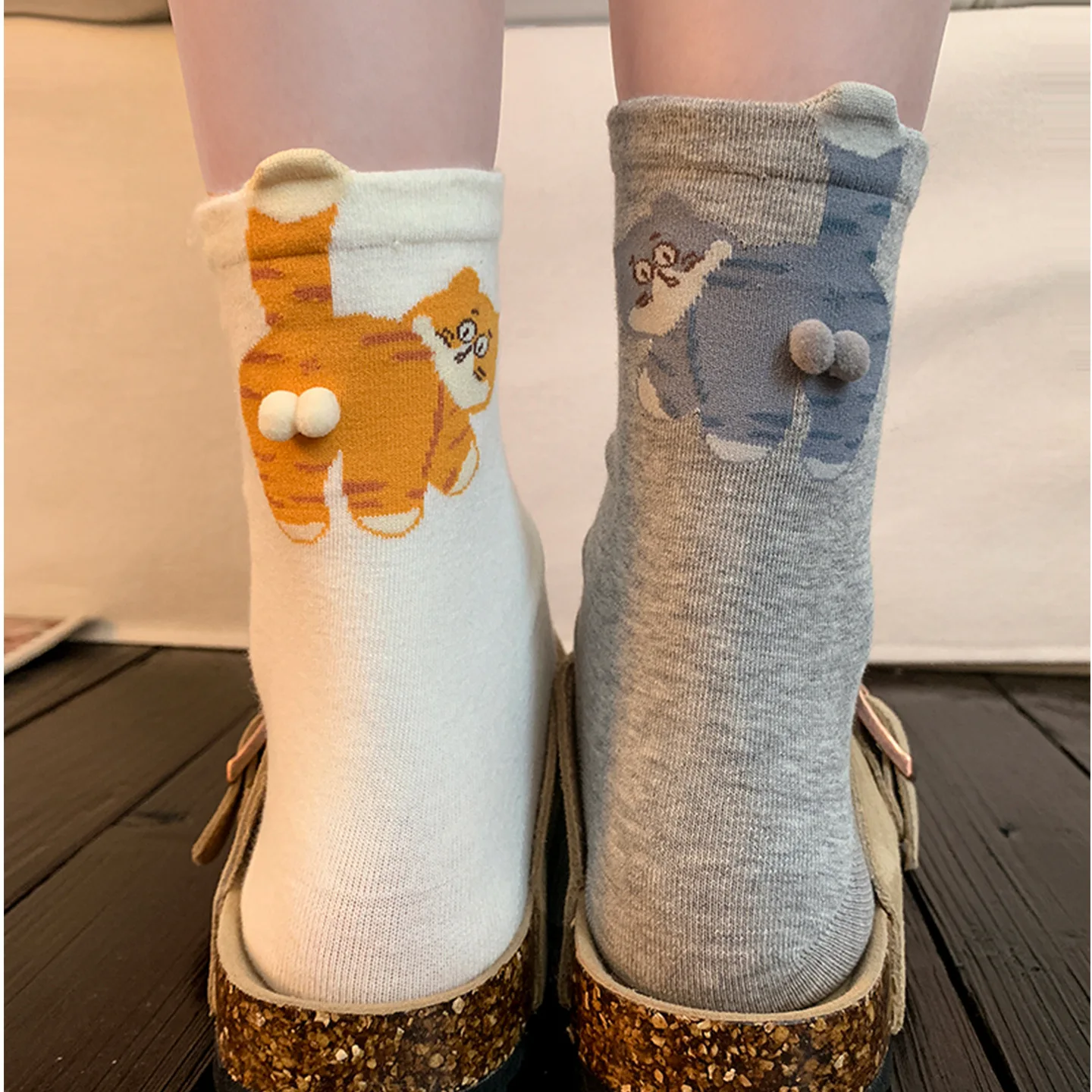 

Women's White Cartoon Cat Ball Socks Women's Summer Ins Cotton Cute Animal Funny Sports Mid-Tube Socks 35-42