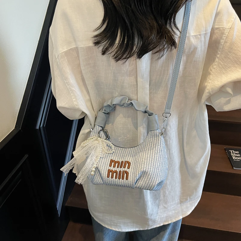 

Simple Shopper Bag with Tote Design, Casual Leather for Women, Large Capacity Commuter Use, Solid Color and Fashionable Look