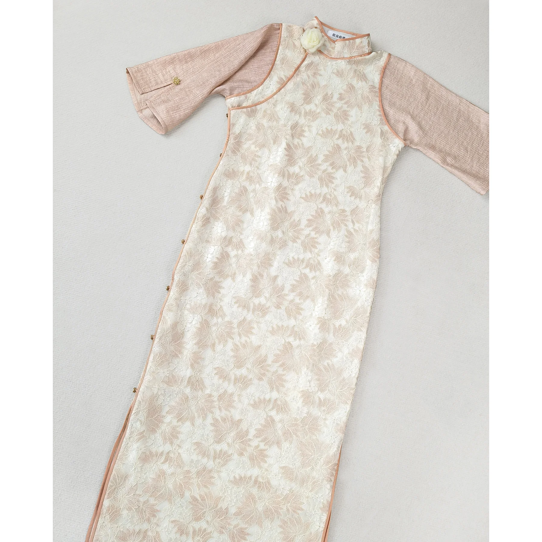 

Свободное кружевное ципао 20S для молодых девушек, в стиле ретро, с рукавом 3/4, из других материалов, 00% хлопок, с цветочным узором, маленькое ципао с плоским узором