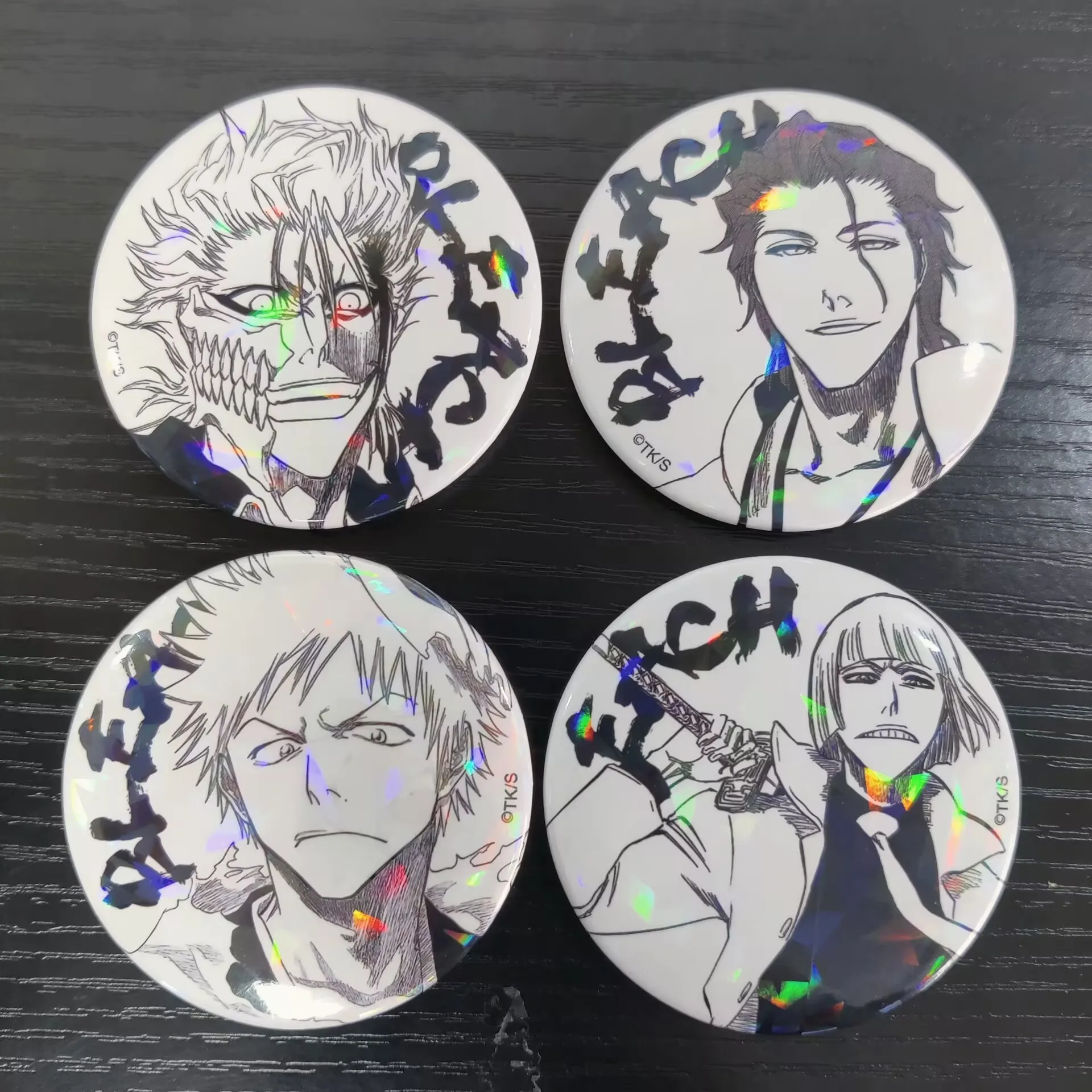 Japan Anime BLEACH Figuren Kurosaki Ichigo Hirako Shinji Metall Laser Abzeichen Charakter Ichimaru Gin Taschen Dekor Pins Weihnachtsgeschenk