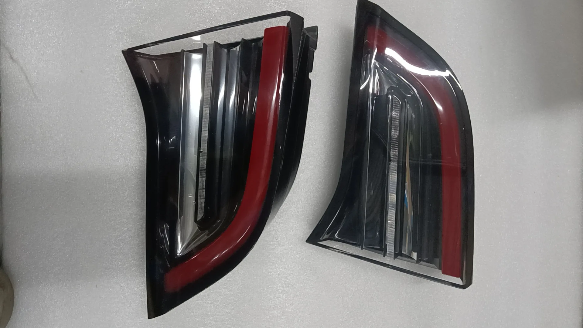 For 2019-2022 Tesla Model 3 Rear Tail Light Flat Light Inner and Outer Tail Light 1077399-00-D/1077403-00-C/1502086-00-D