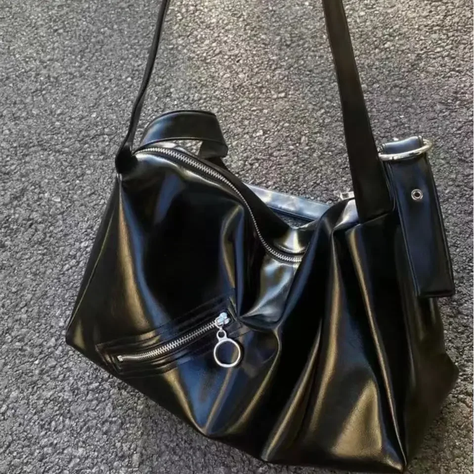 Large capacity 2024 new spicy girl soft leather bag, high-end tote bag, motorcycle bag, crossbody bag, casual women's bag