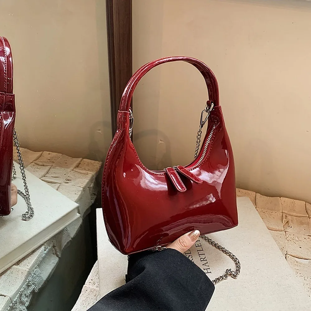 

PU Commuting Crossbody Bag Y2K Luxury Leather Underarm Bag with Pendant Detachable Chain Strap Bright Surface Handbag Girls