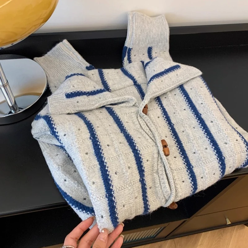

Leisure Lapel Knitted Cardigan Women's Blue And Grey Contrasting Stripes Knitwears Fashion Design All-matched Sweater Jacket