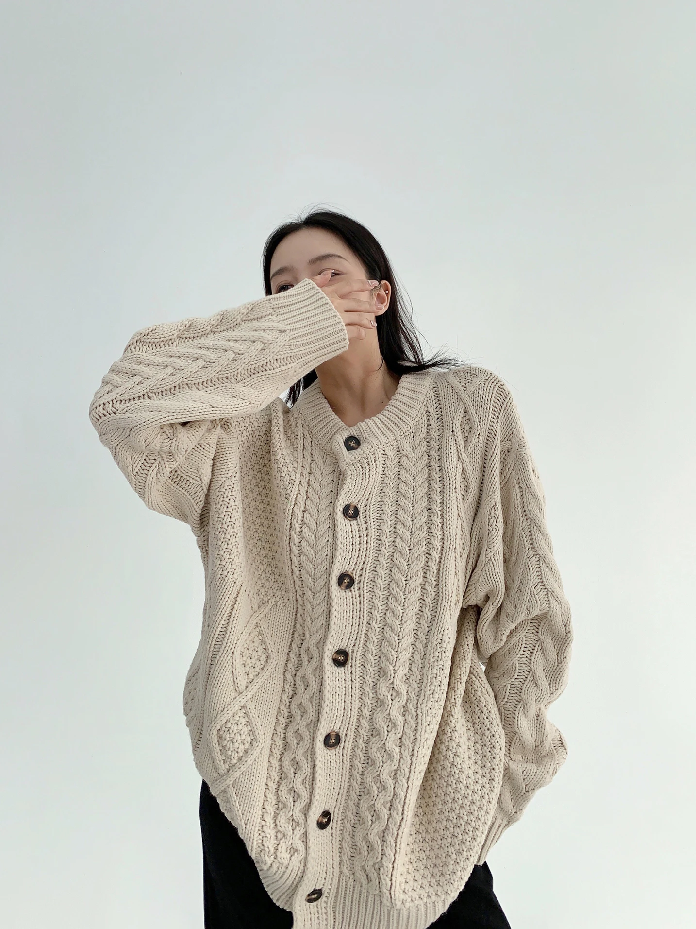 

Утепленный зимний вязаный кардиган-пальто для женщин, свободный крой, ретро-стиль, крупная вязка, круглый вырез, модный тренд