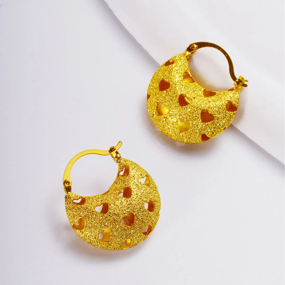 Huixing Jewelry Factory Earrings Color Retention Star Hollow Exaggerated Design Vacuum Electroplating 24K Gold Earrings Women