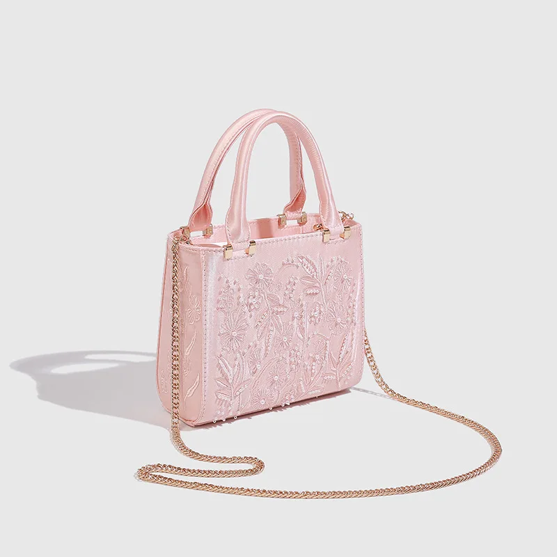 

Luxury Floral Embroidered Shoulder Bag Elegant Handbag Retro Small Square Bag Wedding Party Luxury Designer Women Evening Clutch