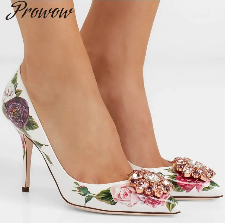 

Новые весенние кожаные женские туфли на высоком каблуке с розовым принтом и стразами, на тонком каблуке, свадебные туфли