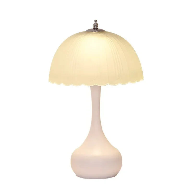 

Cream wind, creative high-end sense light luxury bedroom table lamp, bedside table, master bedroom wedding
