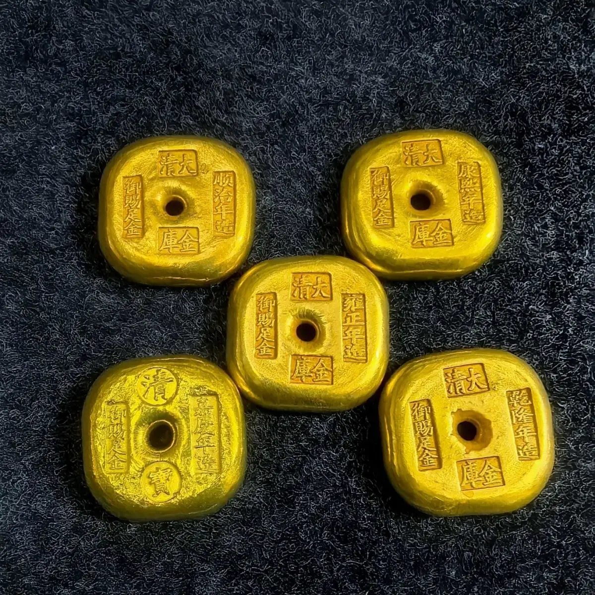 Golden cake Qing Dynasty imperial gift safety buckle solid Wenwan old golden cake era random one