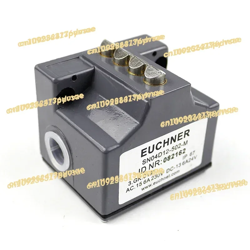 In Stock SN04D12-502-M combination limit travel switch quick action switch contact plunger spacing 12mm current 10mA new origin