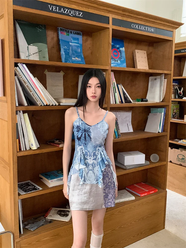 CHEERART Designer · Canottiere e canottiere floreali blu Top estivi con volant Scollo a V Canotta asimmetrica Top 2025 Abiti di moda